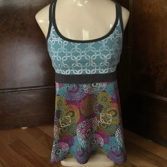Soybu gray w/ floral/ chain pattern workout top XS - Picture 1 of 4